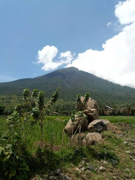 Mount Bisoke Volcano Hike and Bisoke Crater Lake Rwanda