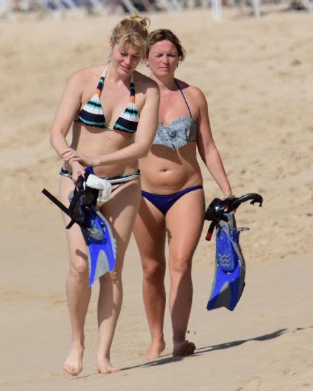 6 Hot Sexy Erin Cardillo Bikini Pics