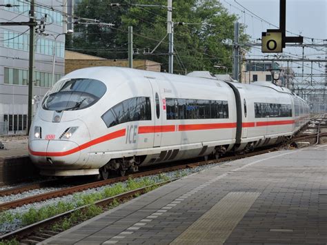 ICE 124 aus Frankfurt M Hbf fährt mit ein Verspätung von 77 Minuten