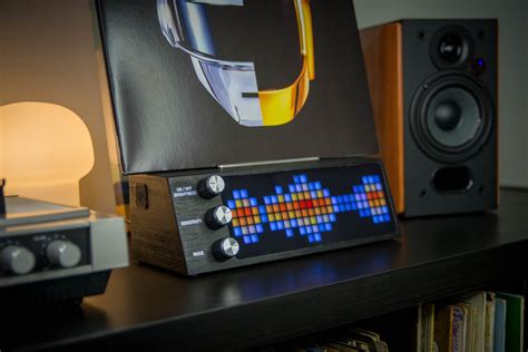 Smart Now Playing Vinyl Record Stand – PETRU