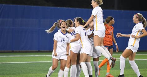 Pitt Women S Soccer Blanks Syracuse In Acc Opener Cardiac Hill