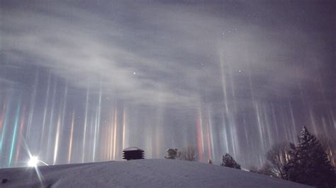 Mysterious-Looking Light Pillars Have Appeared in The Night Sky Above ...