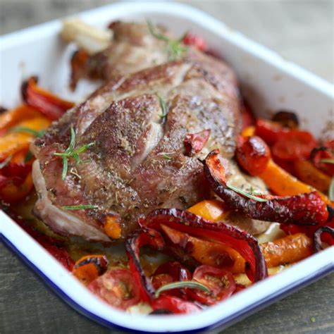 Epaule D Agneau En Cocotte Pommes De Terre Et Carottes