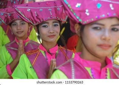 4,695 Indigenous People Borneo Images, Stock Photos, 3D objects ...