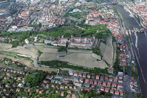 W Rzburg Aus Der Vogelperspektive Festung Marienberg In W Rzburg Im