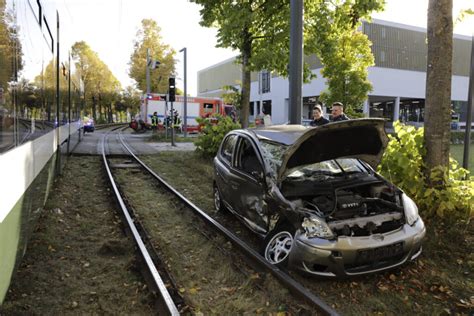 Augsburg Seniorin fährt über Rot und rammt Tram RADIO SCHWABEN