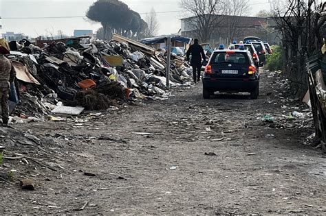 Violenta Lite Nel Campo Rom Di Giugliano Enne Ferito E Portato In