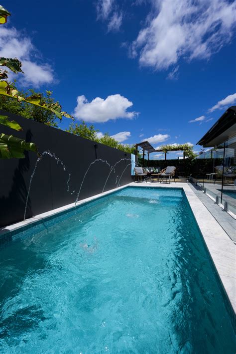 Pool with fountains - Rogers Pools