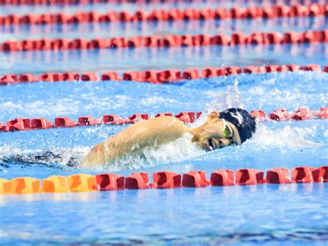 Hot boy tuyển bơi Việt Nam quên ăn mừng HCV SEA Games 32 vì quá mệt gục đầu ngay khi về đích