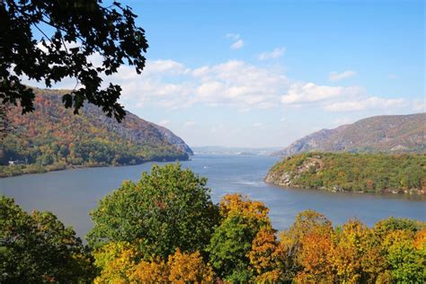 Hudson Valley Fall Foliage- 12 Places to Enjoy the Season