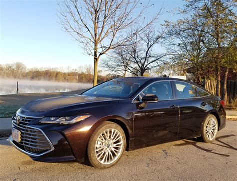 Toyota Avalon Hybrid Photos and Specs. Photo: Toyota Avalon Hybrid accessories 2018 and 17 ...