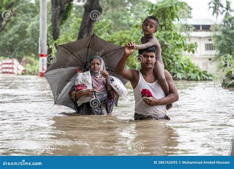 Las Lluvias Torrenciales Provocan Inundaciones En El Sur De Chittagong