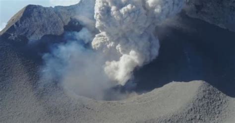 L Enorme Nube Di Cenere Del Vulcano Popocatepetl In Messico Il