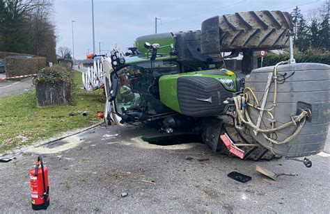 Pflug Schwenkt Aus Und Bleibt An Lkw H Ngen Fendt Traktor Kippt Um