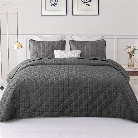 Exclusivo Mezcla Lightweight Reversible King Size Quilt Bedding Set, Soft Grey Bedspread with ...