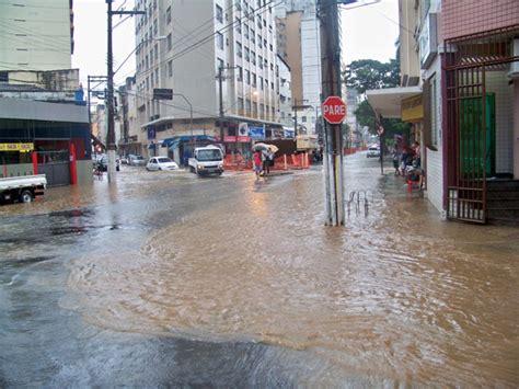 Internautas Registram Cenas Dos Transtornos Causados Pela Chuva No Es