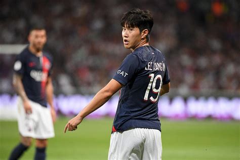 Foot Psg Le Psg Craque Et Envoie Lee En Cor E Du Sud Foot