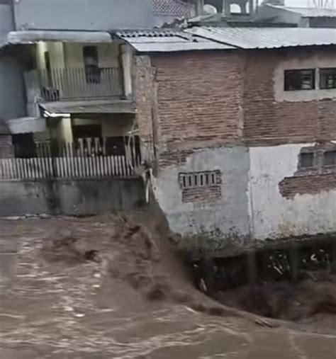 Banjir Bandang Jalan Braga Ditutup Sementara Bukamata