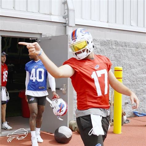 buffalo bills  favorite golfer    ready  practice