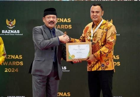 Bupati Sijunjung Dianugerahi Baznas Award 2024 Top Satu