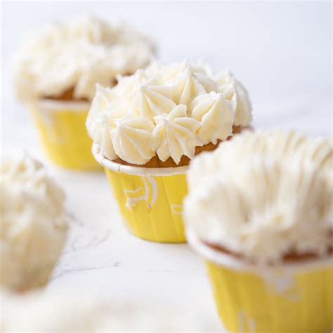 Vanilla Mini Sized Cupcakes (24 pcs) – Feliz Papilles