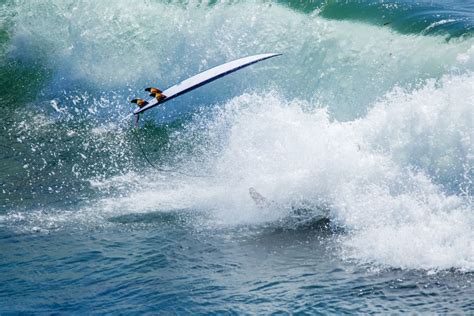 Magnificent surfing wipeouts from big wave competition (video) - Boing ...