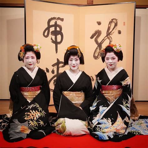 Elegant Geiko And Maiko Of Gion Kobu