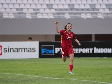 Hot girl ghi bàn trong hiệp phụ U nữ Việt Nam giành vé vào chung kết Đông Nam Á