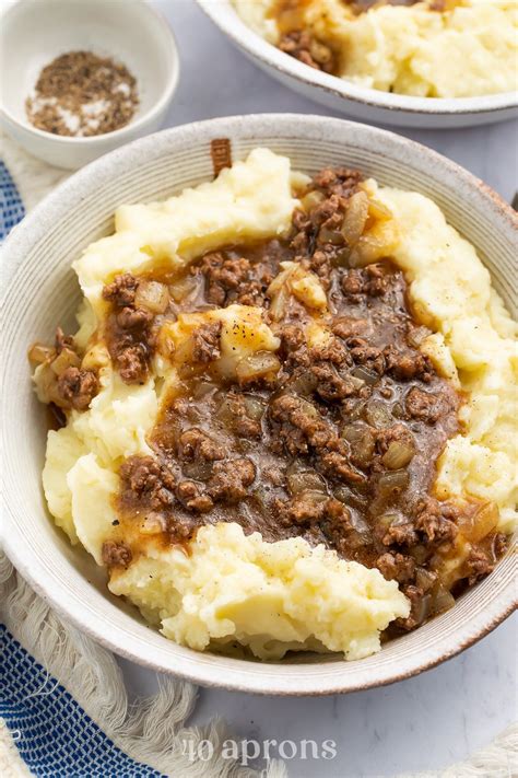 Ground Beef And Gravy Over Mashed Potatoes 40 Aprons Ground Beef