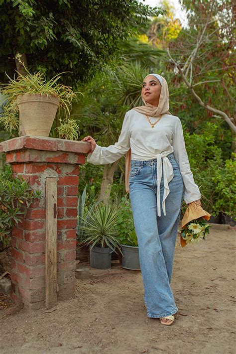 Styling A White Shirt With Hijab 3 Modern Ways Emma