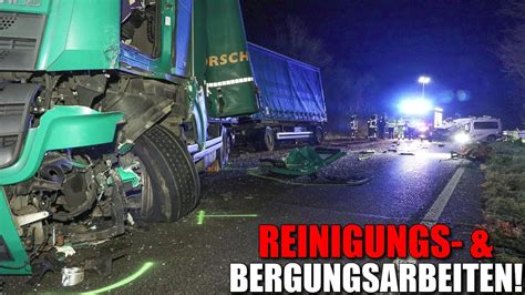 Frontalunfall Zwischen Lkw Pkw Autofahrer Eingeklemmt Schwerst