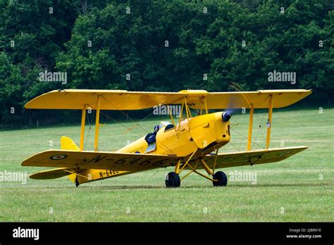 Tiger moth aircraft Stock Photo - Alamy