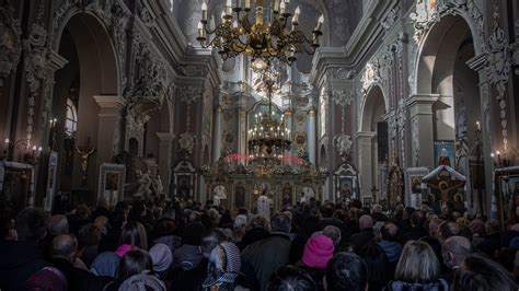 Ukrainian Orthodox Church Breaks With Moscow Over War The New York Times