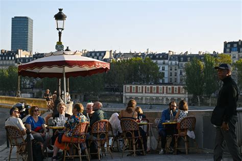 JO Paris 2024 les terrasses parisiennes autorisées à ouvrir jusqu à