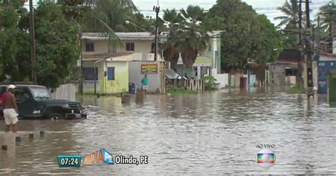 G1 Noite De Chuva Forte Inunda Ruas E Comunidades Do Grande Recife