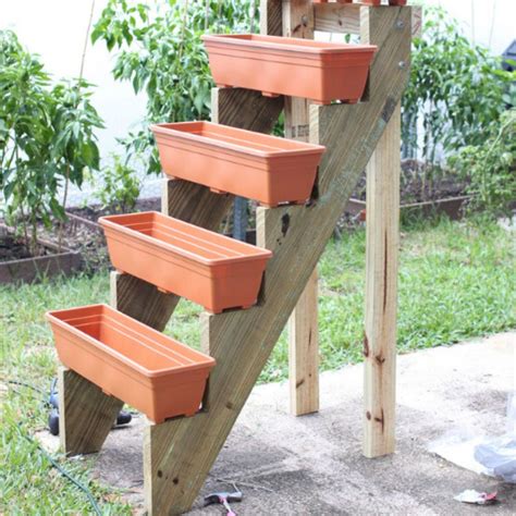 8 Best DIY Vertical Planter Designs - Life in Dirt