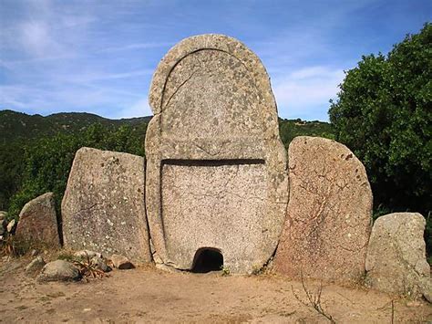 Tombe des géants Arzachena Gallura et Côte Nord Est Sardaigne