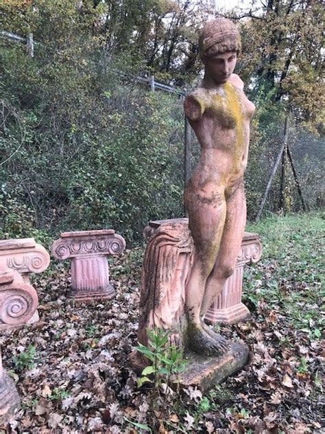 Proantic Statue De Parc Jeune Femme En Terre Cuite Vers