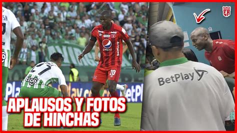 Hinchas De Atletico Nacional Aplauden Y Le Piden Fotos A Adrian