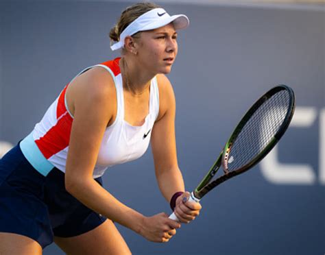 INJURY. Amanda Anisimova hurts herself while taking a long mental health break - Tennis Tonic ...