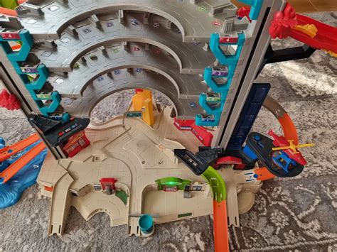 Hot Wheels Ultimate Mega Garaj Oyuncak