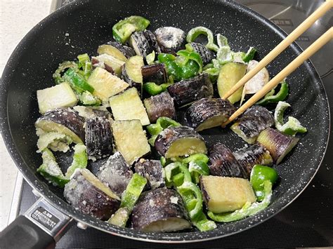 【レシピ】トロトロ茄子とピーマンの甘辛ごま味噌炒め しにゃごはん Blog