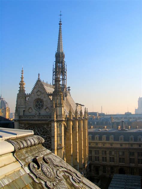 Santa Capilla Sainte Chapelle en París uno de los mejores ejemplos