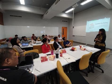 amalia binus communication