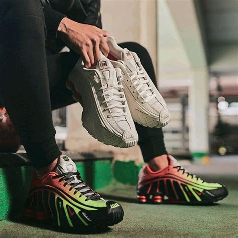 Nike Shox R4 | Nike shox, Nike shox r4, Nike shocks