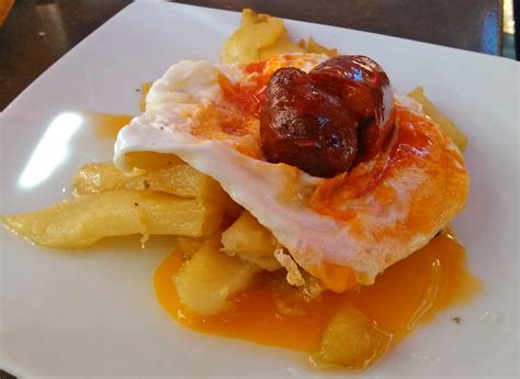 Huevo Frito Con Patatas Y Chorizo La Taberna Calle Gamazo