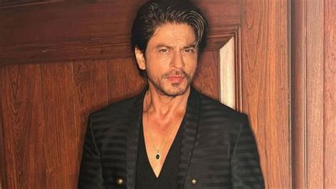 Shah Rukh Khan Meets With Accident On Set Undergoes Surgery In US