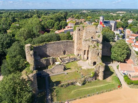 Photos Chateau De Talmont Saint Hilaire