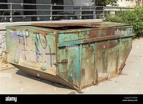 Rusty Dumpster Hi Res Stock Photography And Images Alamy