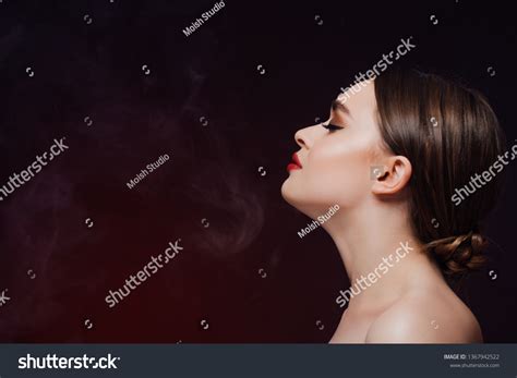 Naked Woman Red Lips Blowing Smoke库存照片1367942522 Shutterstock